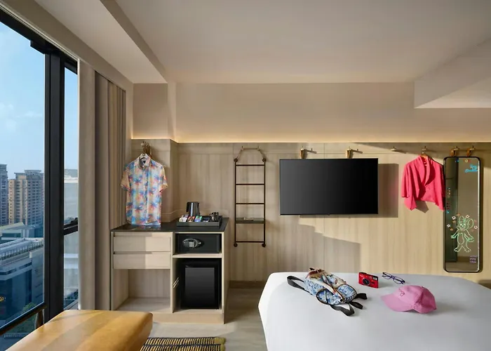 Moxy Mumbai Andheri West, By Marriott