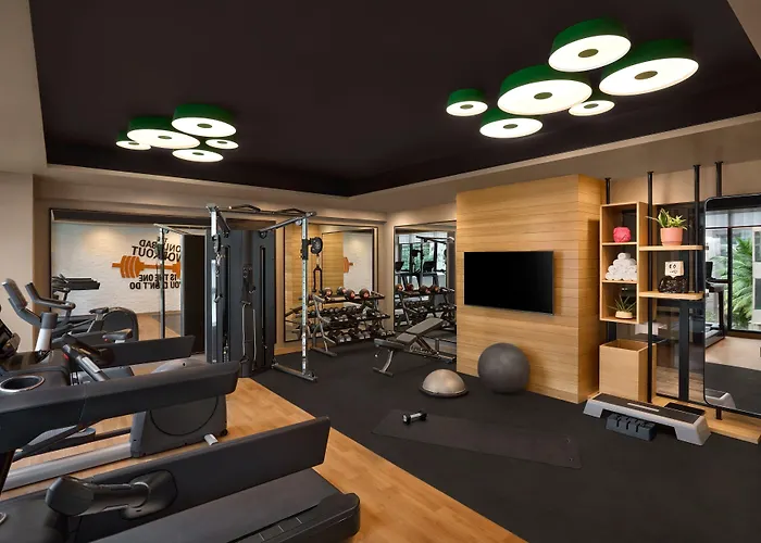 Moxy Mumbai Andheri West, By Marriott